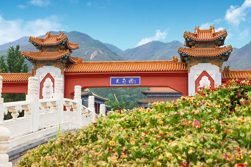 天寿陵园：皇家风范与自然之美的生命归宿