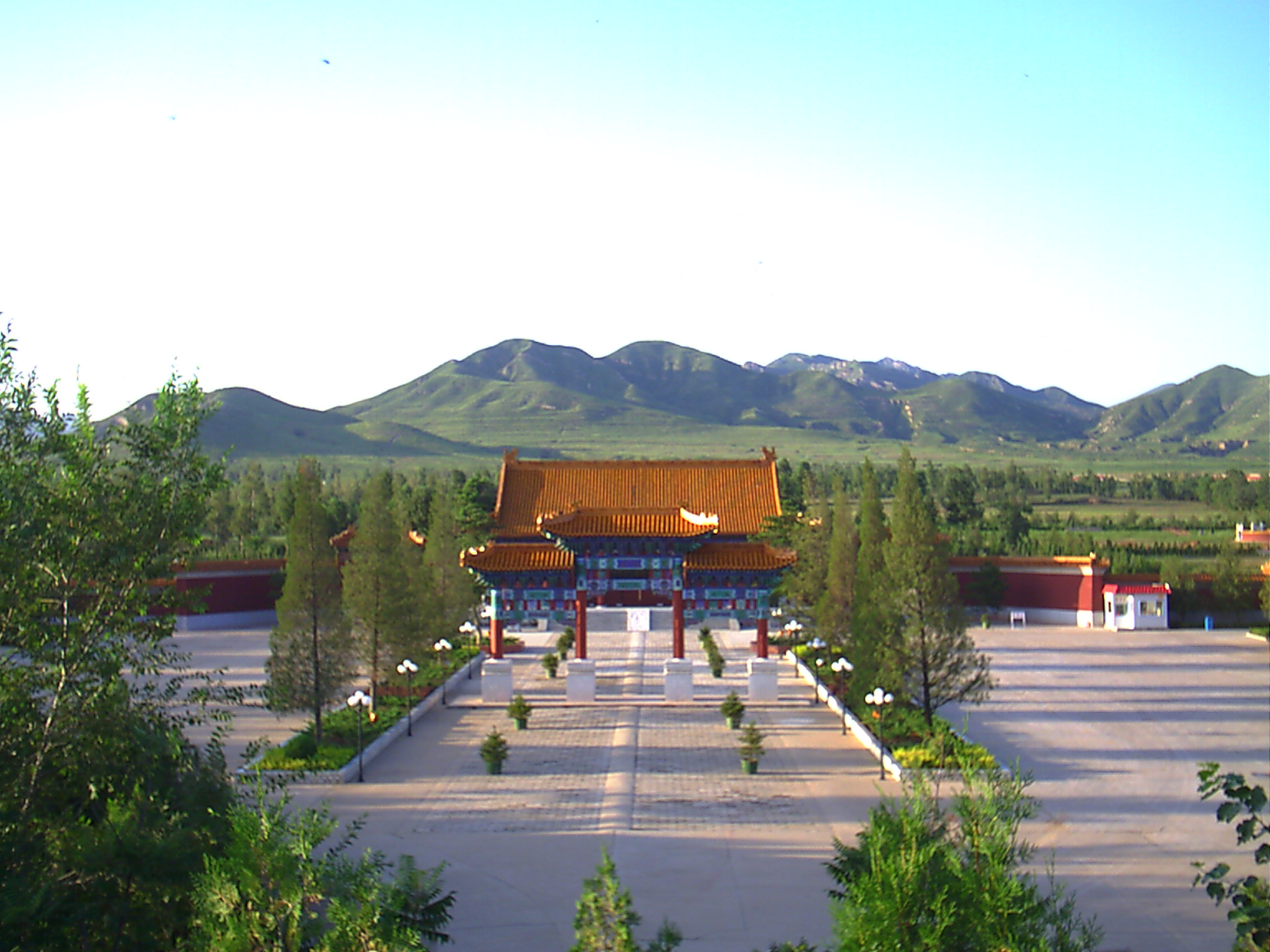 中华永久陵园在哪？距北京多远？