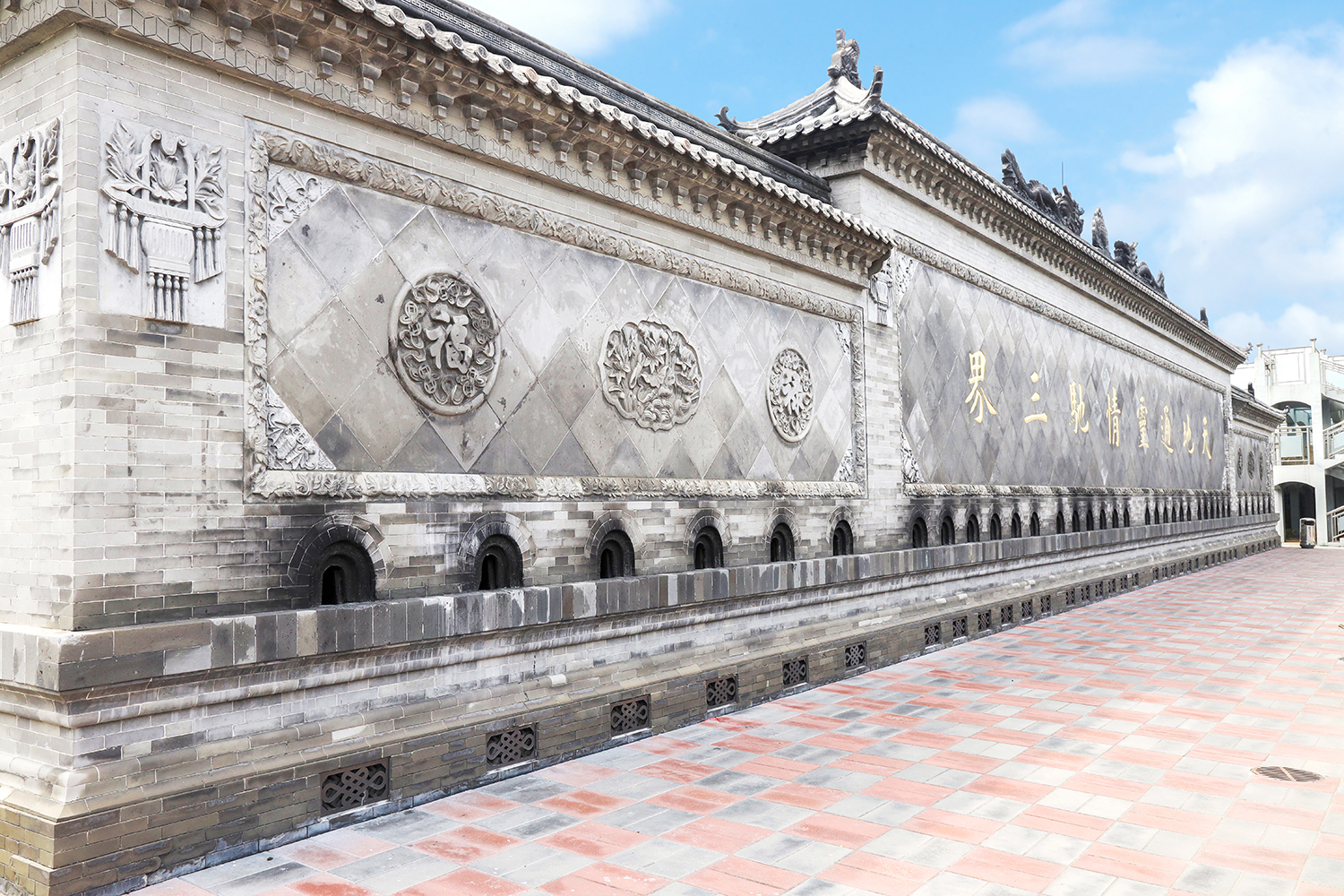 思亲园陵园电话：从生态葬到智慧服务的现代追思之地