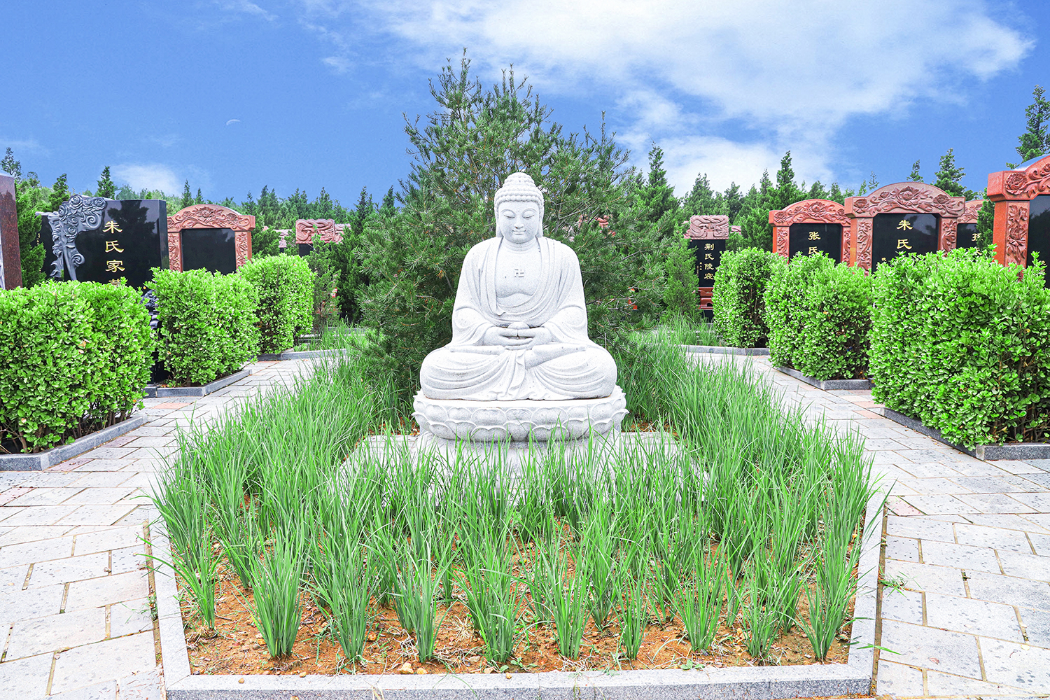 太子峪陵园：风水宝地中的追思之所